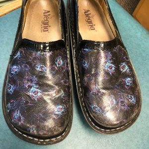 Alegria Nursing Clogs. Size 37 (7/7.5) PEACOCK